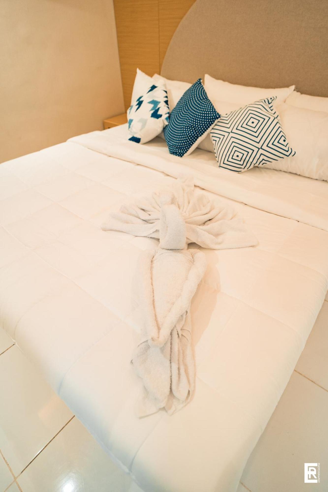 Bernese Resort Hotel Powered By Cocotel Ligao Bilik gambar